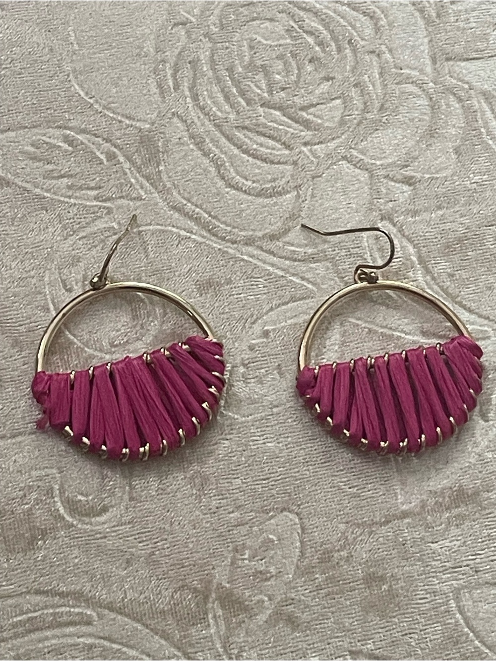 Versona Gold-Tone Hoop Earrings with Fuchsia Thread